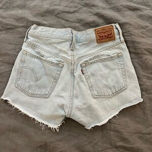 LEVI’S— 501 shorts